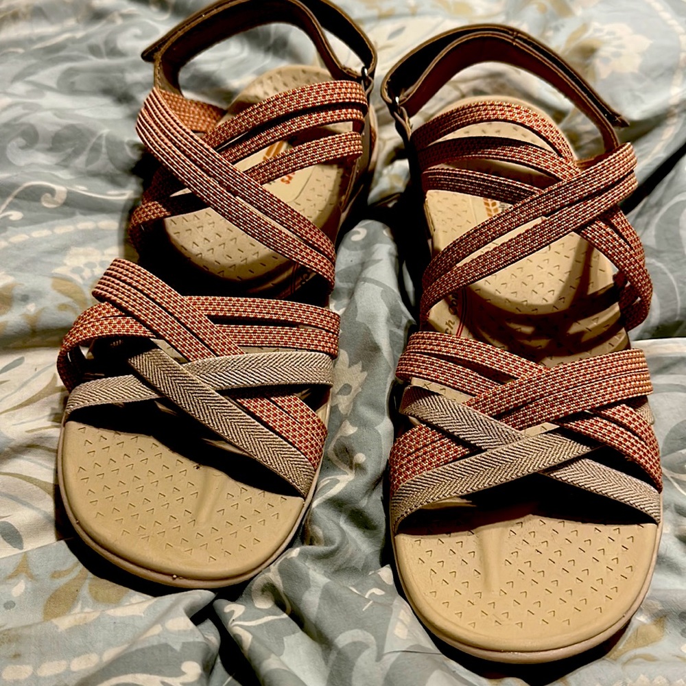 New sketchers only been worn to try on around the house and front yard once.